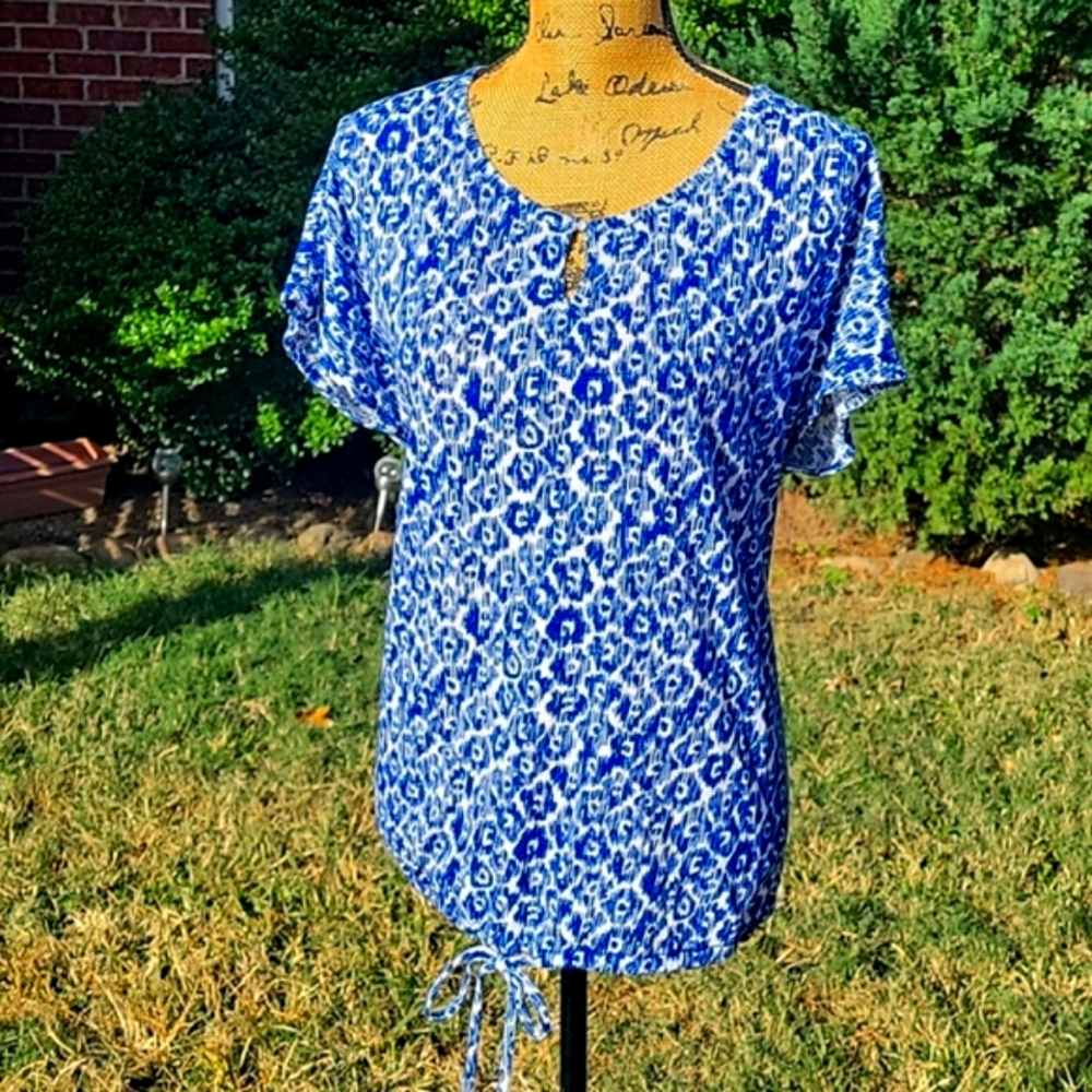 NEW Cato Medallion Print Keyhole Top